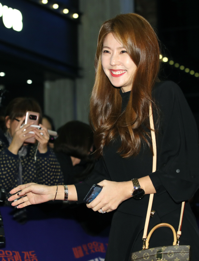 이윤미, '영화관 밝히는 환한 미소'