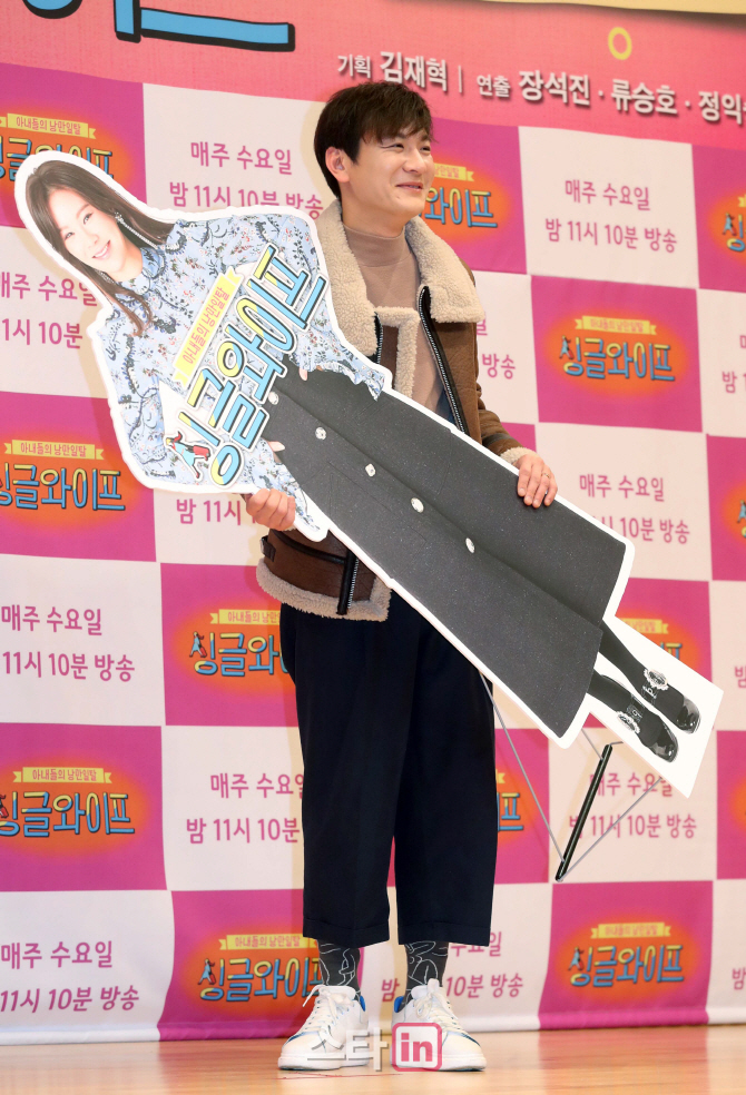 [포토]정성호 '이렇게 가볍답니다'