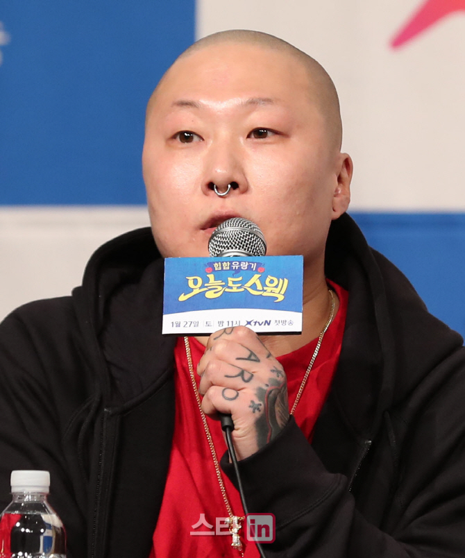 [포토]인사말하는 정호준 PD