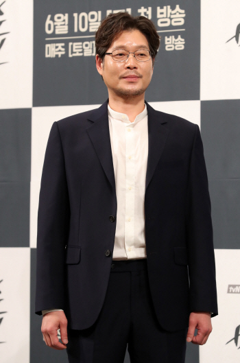 ‘비밀의숲’ 유재명, JTBC ‘라이프’ 합류…조승우와 재회