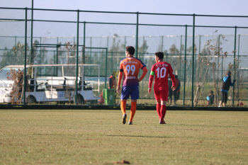 강원FC, 북한 축구팀과 친선경기...'화합의 장' 이뤘다
