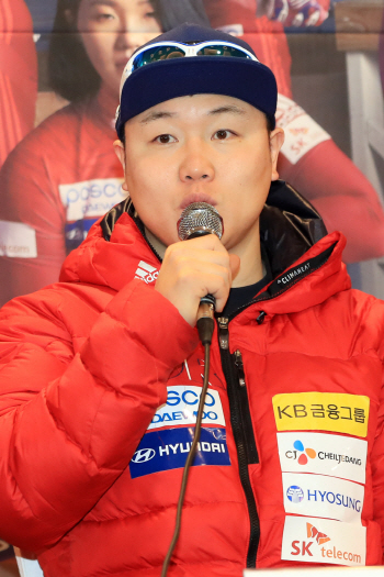 봅슬레이 원윤종, 남북 공동입장 기수 확정