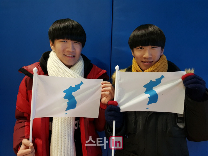 [평창]“역사적 단일팀 첫 경기인데, 집에만 있으면 안 되죠”