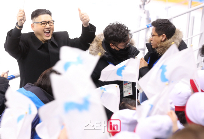 [포토]김정은 위원장 패러디한 관중