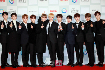 워너원 '2018 GMA' 올해의 가수상 앨범·음원 모두 석권