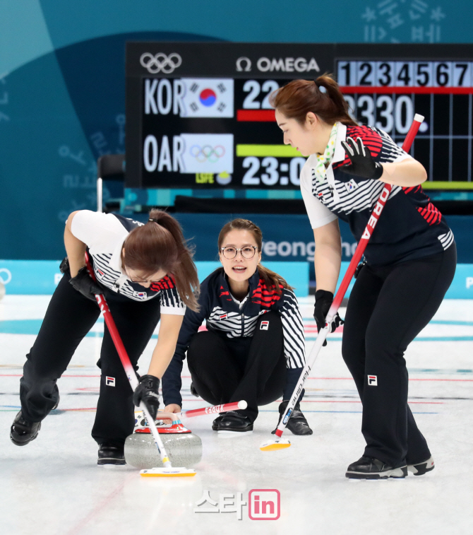 [포토]한국 女 컬링, 7승1패로 예선 1위 확정