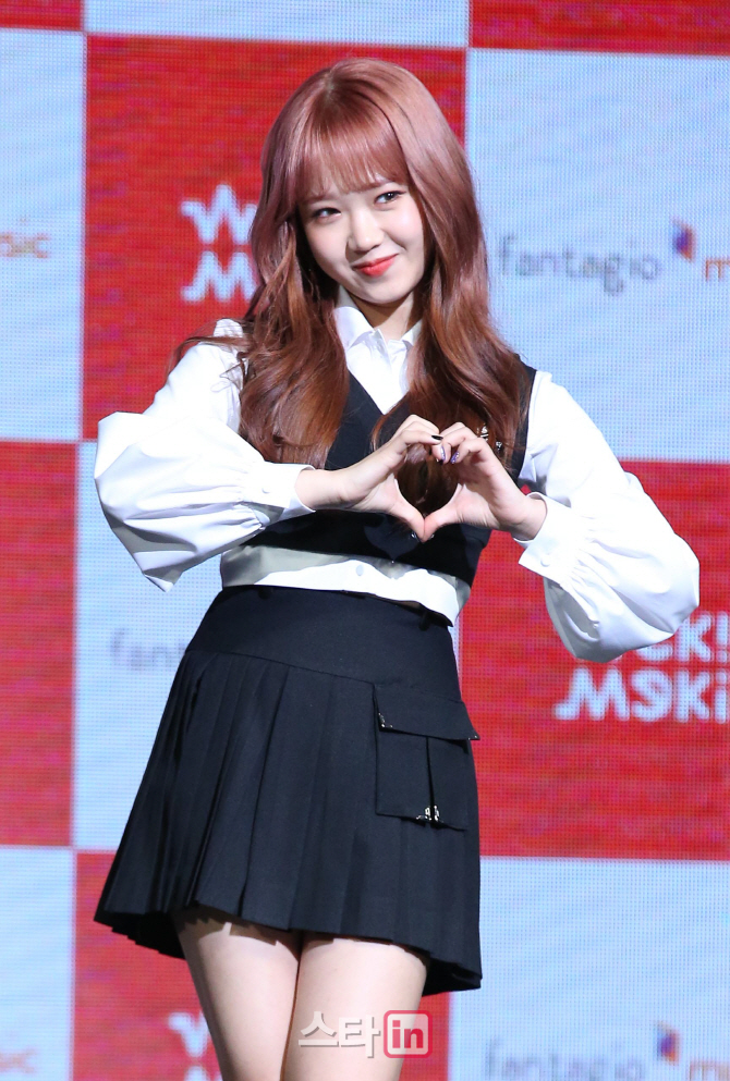 [포토]위키미키 최유정, '누굴 향한 하트?'