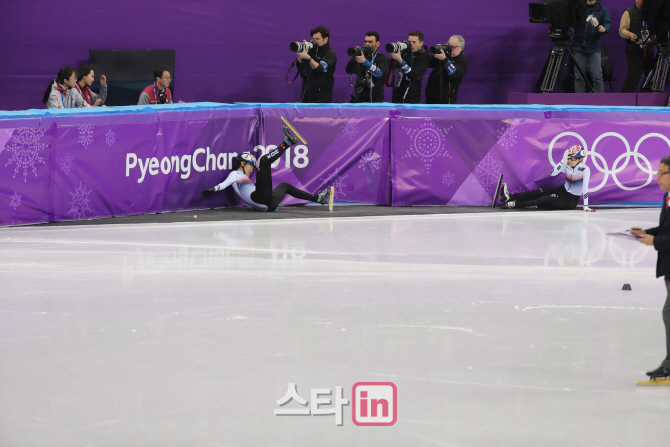 [포토]넘어진 여자 쇼트트랙 1,000m 최민정-심석희
