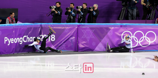 [포토]넘어진 女 쇼트트랙 1,000m 최민정-심석희