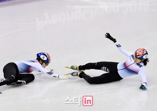 [포토]심석희-최민정, 쇼트트랙 1000m 결승서 메달 획득 실패