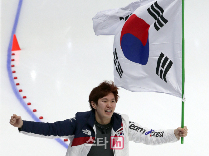[포토]김태윤, '생애 첫 올림픽 메달의 기쁨'