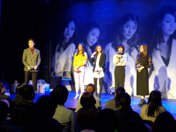 베복, 팬들과 생일파티…'불참' 윤은혜는 선물 전달