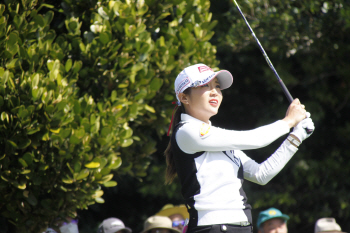 "올해도 조용히 보내지는 않겠다"…JLPGA 여왕 이보미의 귀환