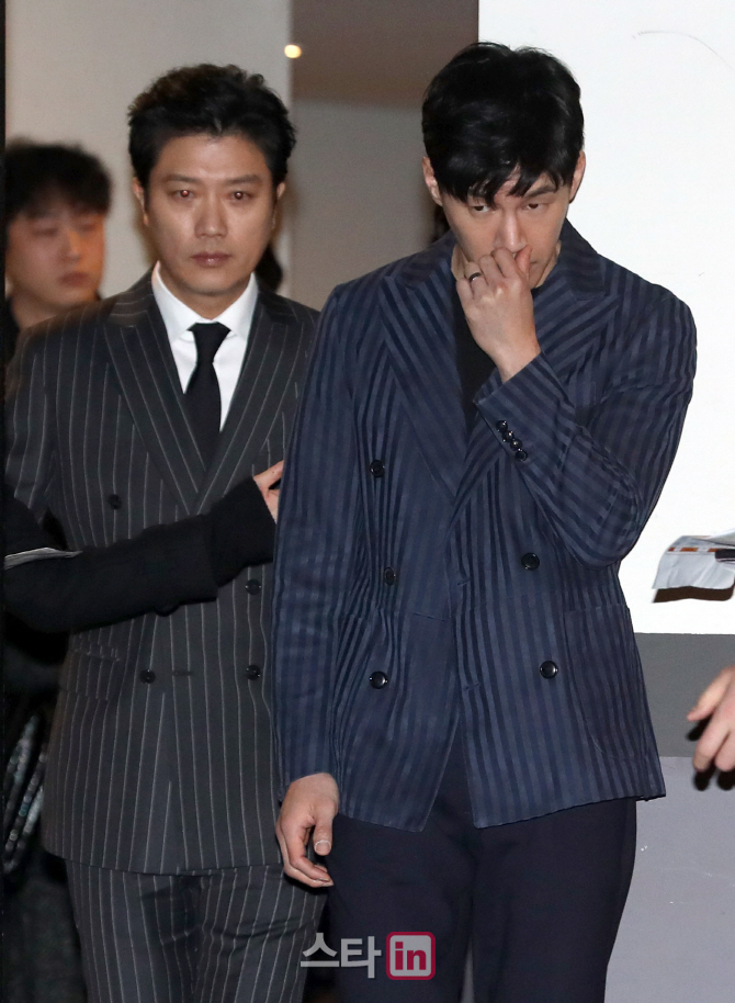 [포토]입장하는 박희순-김무열