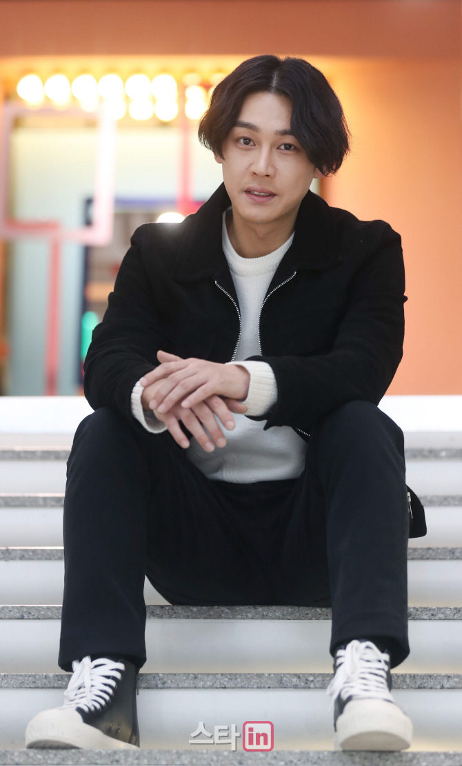 [포토]성혁 '빠져들 것 같은 눈매'