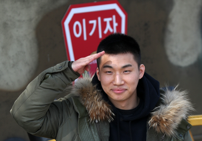 빅뱅 '꽃길', 차트 1위 휩쓸어..승리 "군입대로 인한 공백 최소화"