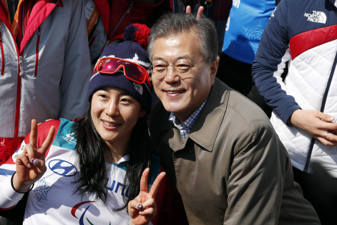 [평창]비록 메달 없지만…文 대통령 방문에 선수들은 함박웃음