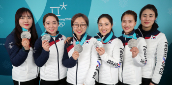 '3연승' 한국 女컬링, 평창 결승 상대 스웨덴과 재대결