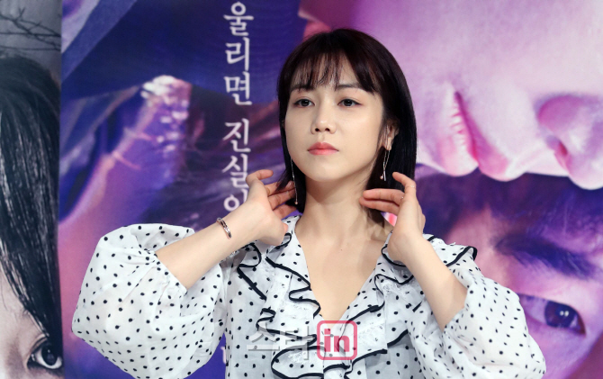 [포토]김옥빈 '신기 있게 머리카락 넘기기'