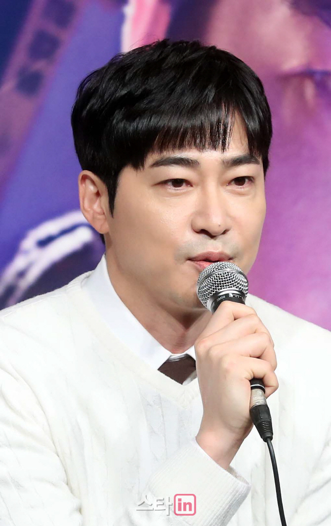 [포토]인사말하는 강지환