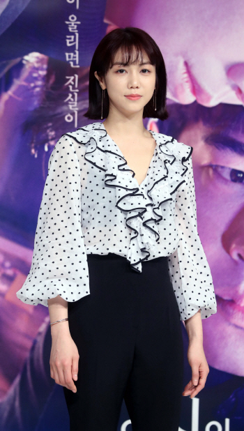 ‘작신아’ 김옥빈 “접신 장면 준비하다 악몽 꾸기도”
