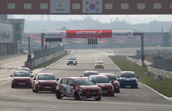 올해 첫 '모터스포츠 대회' 엑스타 슈퍼챌린지, 힘찬 출발