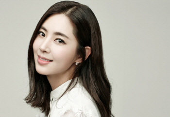 한채아 "임신 6주차, 예비엄마 됐다...축복 주시길"