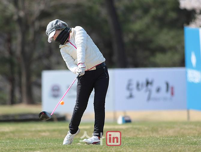 [포토]김지숙 '페어웨이 중앙을 노린다'