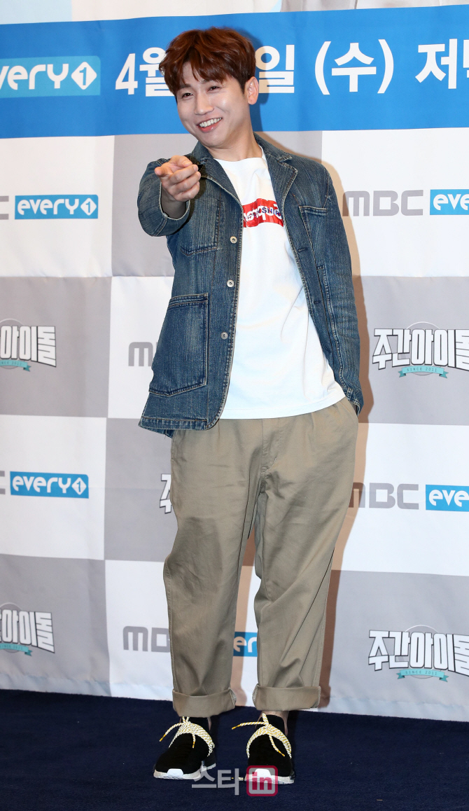 [포토]코미디언 유세윤, '내가 너 찍었어'