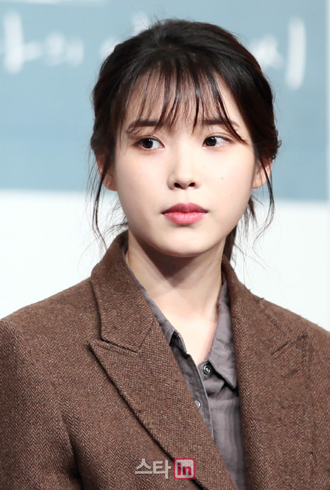 [포토]배우 아이유, '무표정도 매력'