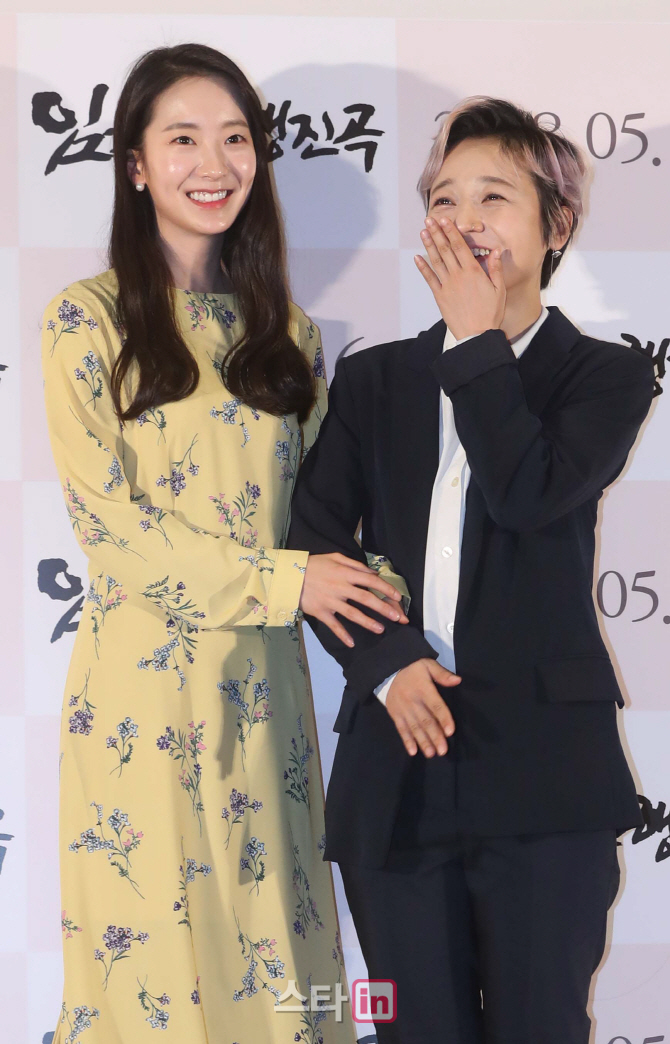 [포토]김채희-김꽃비 '모녀사이가 어색한 두사람'