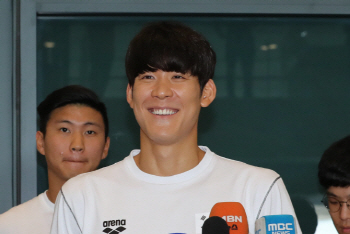 박태환, 24일 귀국..AG 국가대표 선발대회 출전