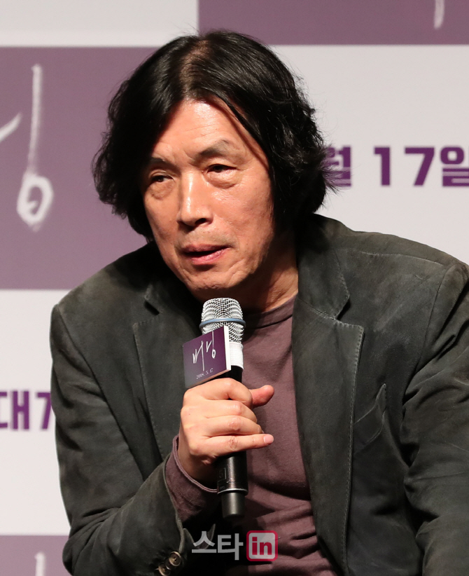 ‘버닝’ 이창동 감독 “8년만에 신작, 기대·긴장 교차”