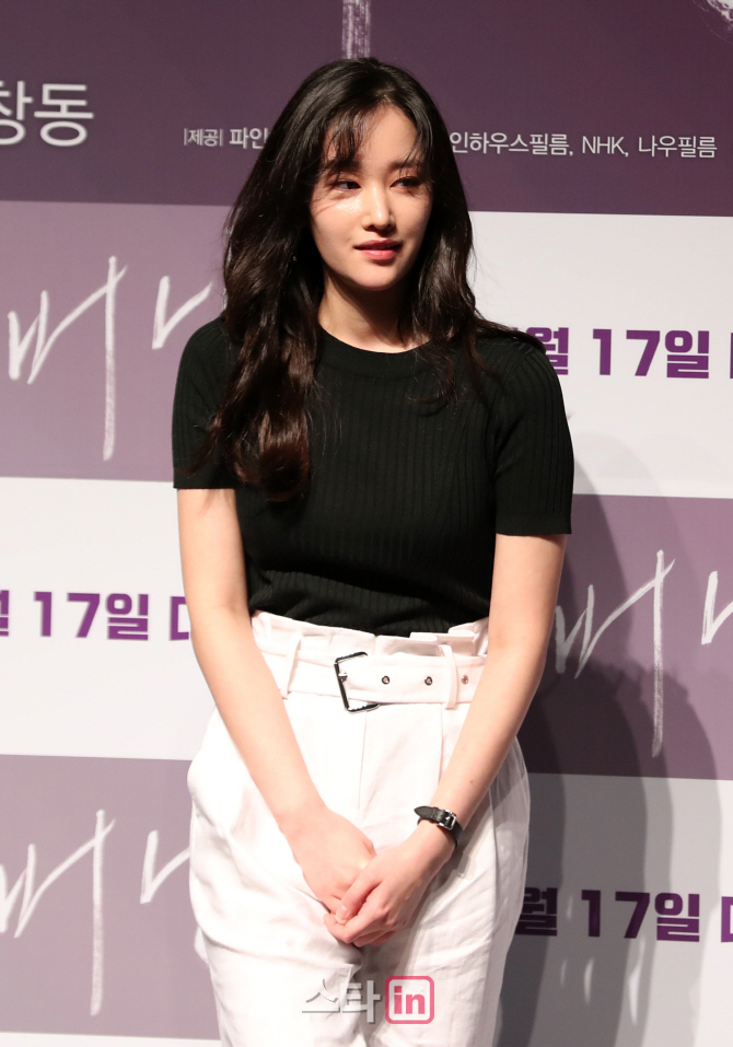 [포토]전종서, 영화 '버닝' 많이 사랑해주세요!