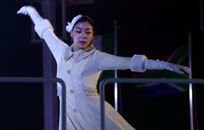 김연아, 4년 만에 새 갈라 공개...'하우스 오브 우드코크'