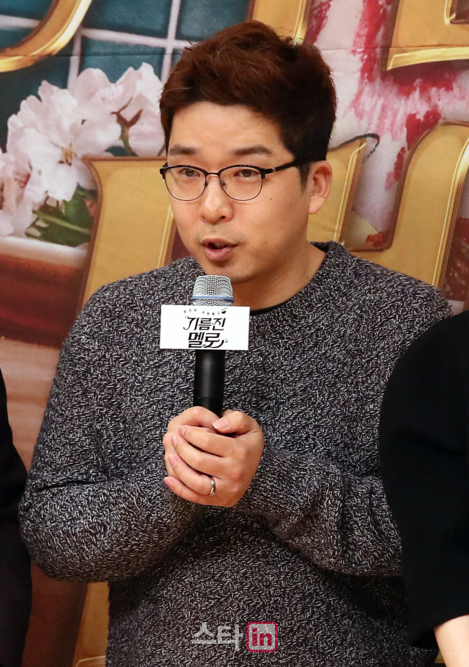 [포토]기름진 멜로, '소감 밝히는 박선호 감독'