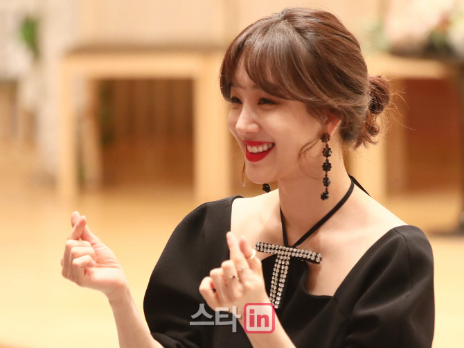 [포토]정려원, '위풍당당 로코퀸의 귀환'