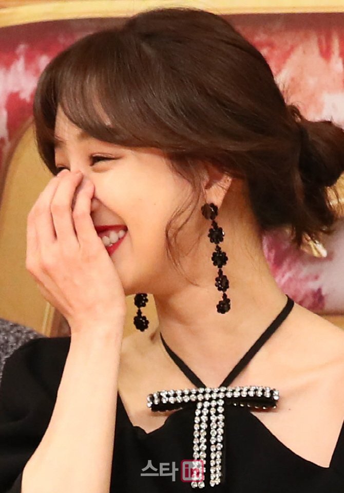 [포토]배우 정려원, '손바닥보다 작은 얼굴'