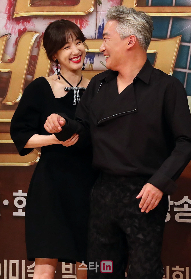 [포토]기름진 멜로, '티격 태격?'