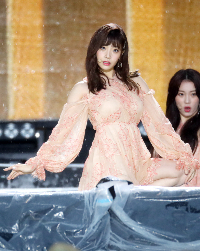 유니티 현주, 빗 속의 바비인형