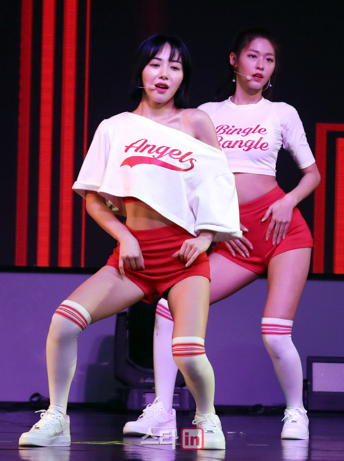 [포토]AOA 민아-설현, '아찔한 터치'