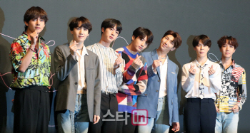 방탄소년단, K팝 첫 '빌보드 200' 1위 이끈 '소통의 힘'