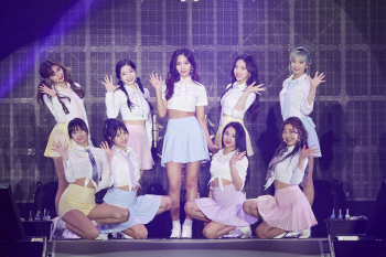 트와이스, 日 첫 아레나 투어 성료…3만6천명 운집