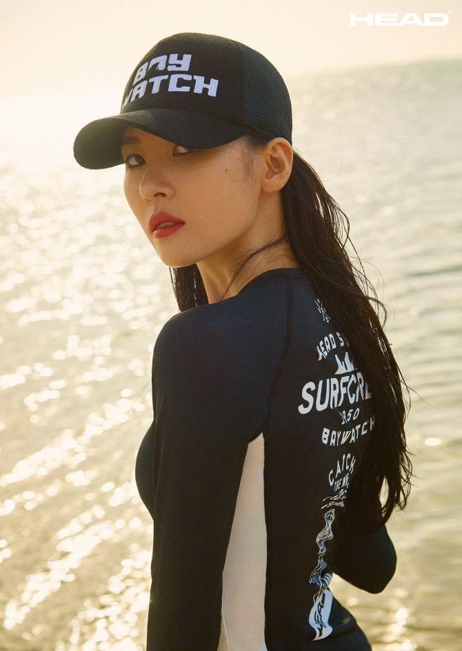 [포토] 선미, 블랙 래시가드로 시크한 스타일링