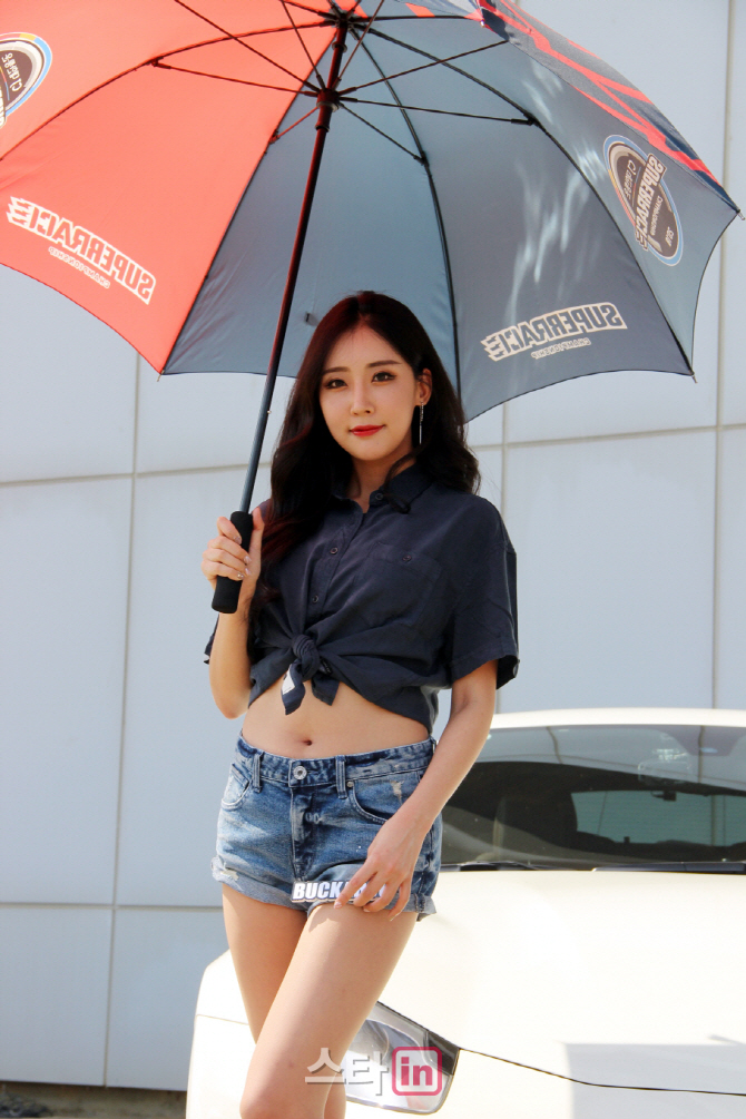 [포토] 레이싱 모델 한리나