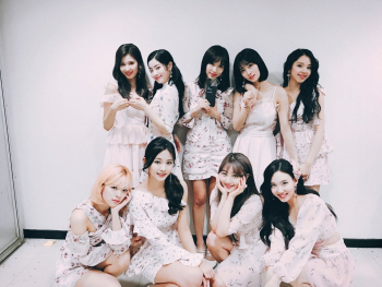 트와이스, 7월 출격…독보적 ‘상큼함’으로 여름 접수
