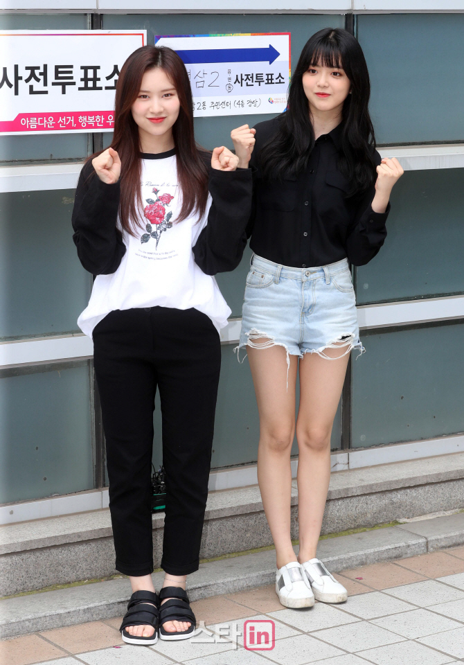 [포토]위키미키 '꼭 투표하세요~'
