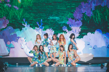 트와이스, 한국-일본 이어 싱가포르 콘서트도 성료