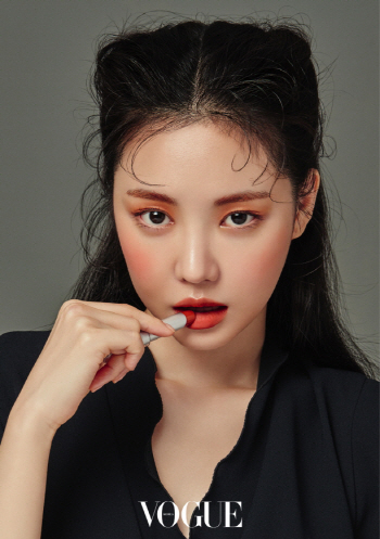 손나은, 팔색조 매력