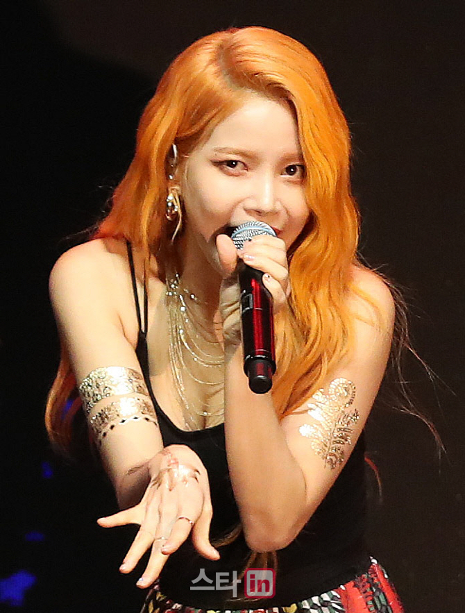 [포토]마마무 솔라, '도발적인 눈빛'